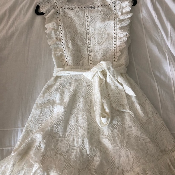 White lace dress - Picture 8 of 12